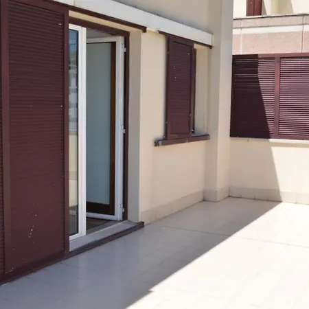 Cozy Duplex At Casino - 2 Bedrooms * Estoril